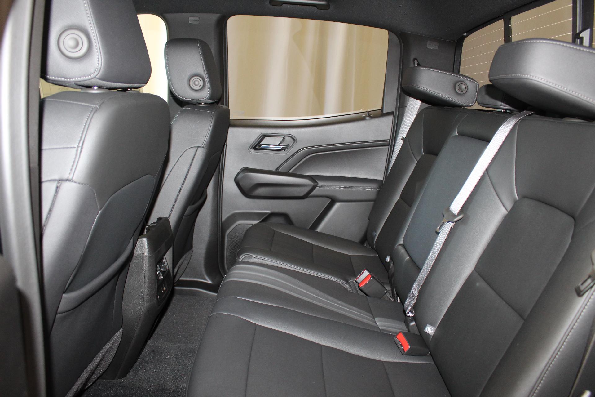 2025 Chevrolet Colorado Vehicle Photo in NORTHAMPTON, MA 01060-1120