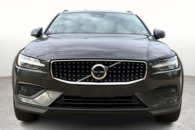 2024 Volvo V60 Cross Country Vehicle Photo in Houston, TX 77007