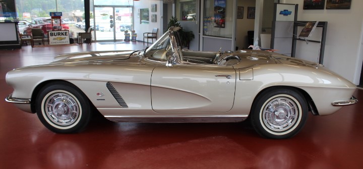 1962 Chevrolet CORVETTE Vehicle Photo in NORTHAMPTON, MA 01060-1120