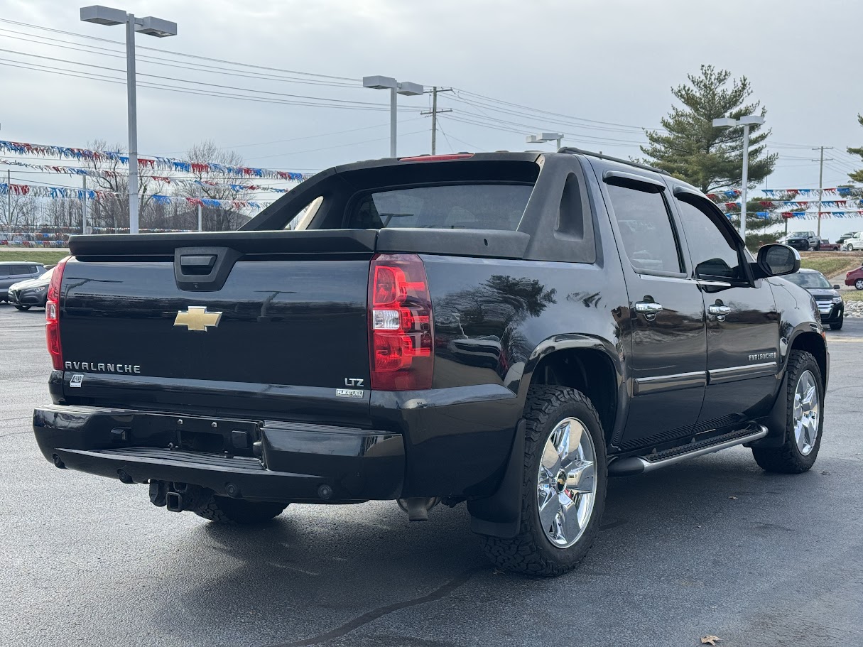 2008 Chevrolet Avalanche Vehicle Photo in BOONVILLE, IN 47601-9633