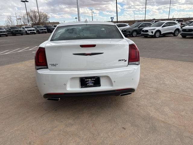 2022 Chrysler 300 Vehicle Photo in Winslow, AZ 86047-2439