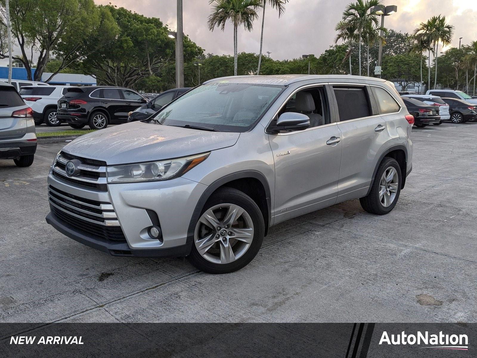 2017 Toyota Highlander Vehicle Photo in PEMBROKE PINES, FL 33024-6534
