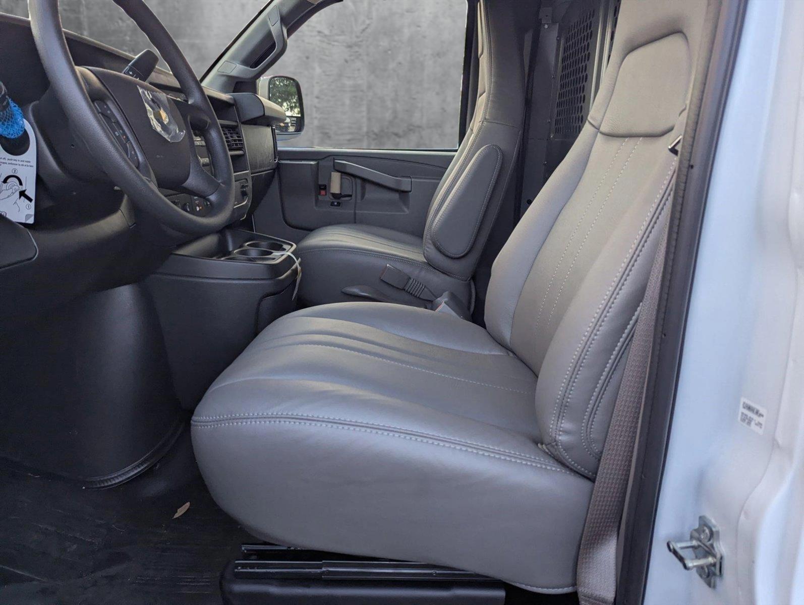 2025 Chevrolet Express Cargo 2500 Vehicle Photo in MIAMI, FL 33134-2699