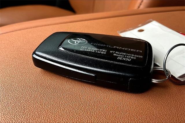 2022 Toyota Highlander Vehicle Photo in Tulsa, OK 74145