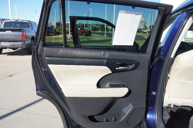 2025 Toyota Highlander Vehicle Photo in Riverdale, UT 84405