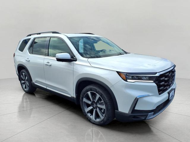2025 Honda Pilot Vehicle Photo in Neenah, WI 54956