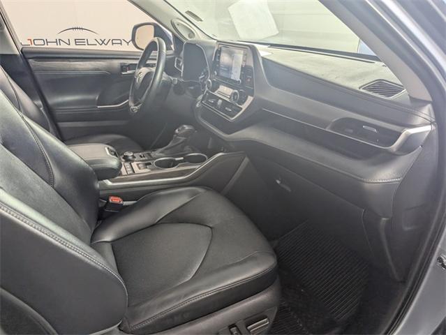 2022 Toyota Highlander Vehicle Photo in ENGLEWOOD, CO 80113-6708