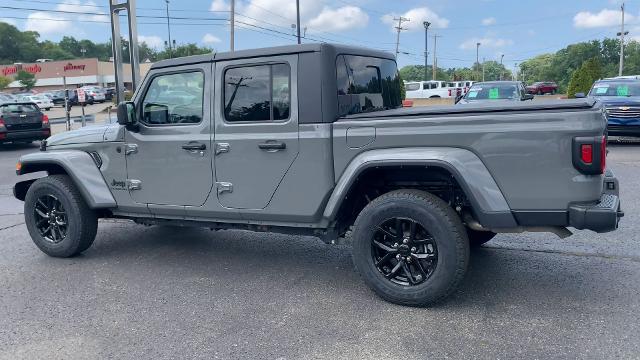2021 Jeep Gladiator Vehicle Photo in MOON TOWNSHIP, PA 15108-2571