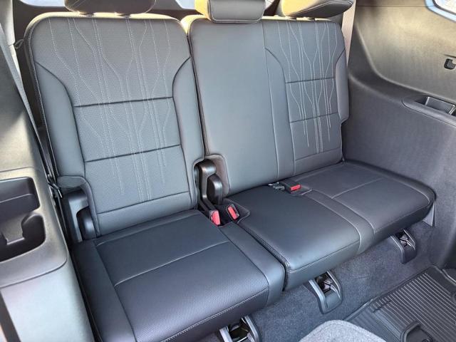 2025 Buick Enclave Vehicle Photo in COLUMBIA, MO 65203-3903