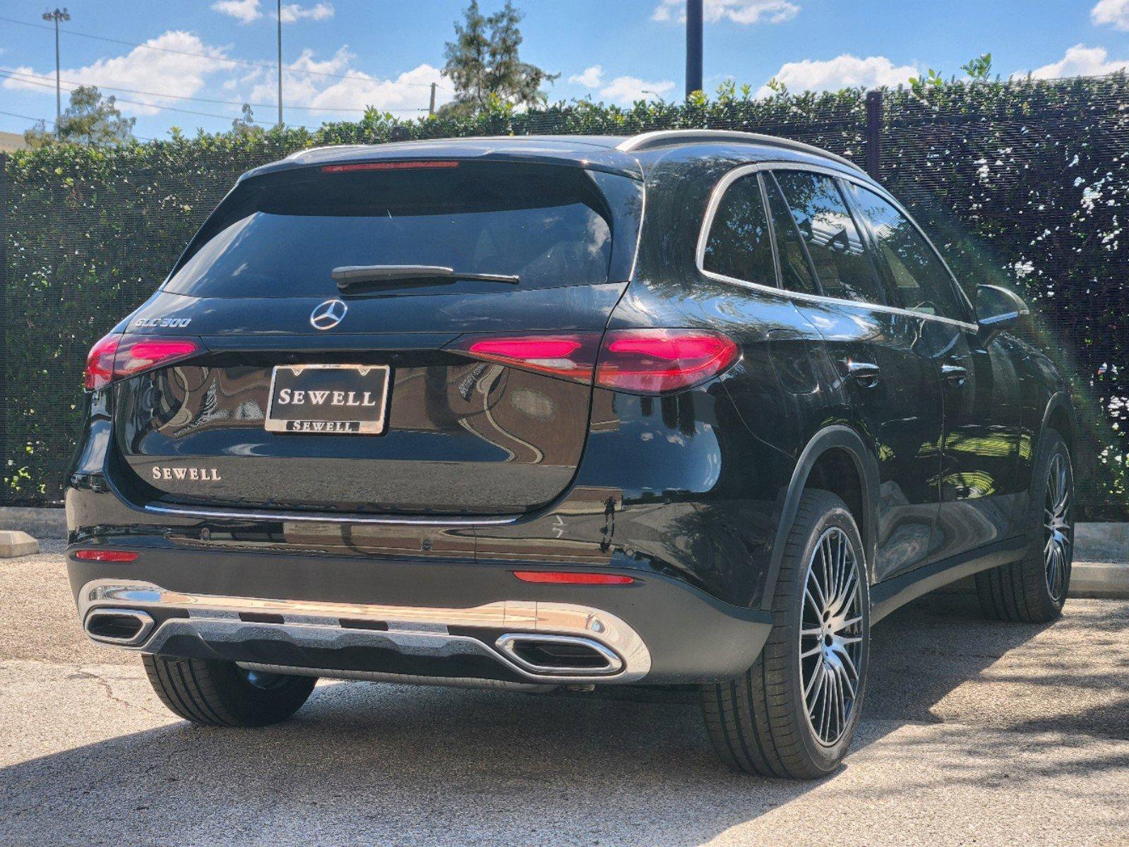 2025 Mercedes-Benz GLC Vehicle Photo in HOUSTON, TX 77079