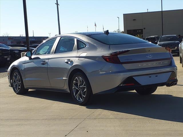 2023 Hyundai SONATA Vehicle Photo in Peoria, IL 61615