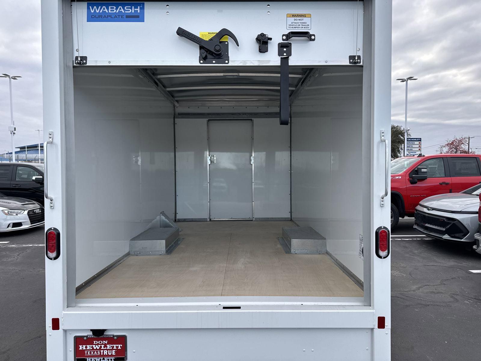 2024 Chevrolet Express Cutaway 3500 Vehicle Photo in GEORGETOWN, TX 78626-7508