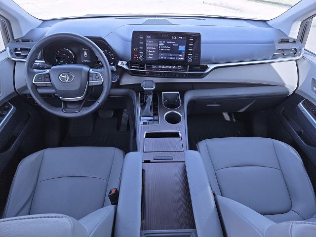 2022 Toyota Sienna Vehicle Photo in NEDERLAND, TX 77627-8017