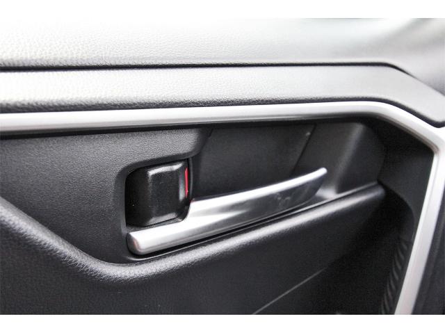 2019 Toyota RAV4 Vehicle Photo in ROSENBERG, TX 77471-5675