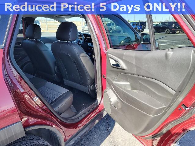 2025 Chevrolet Trax Vehicle Photo in GREEN BAY, WI 54304-5303