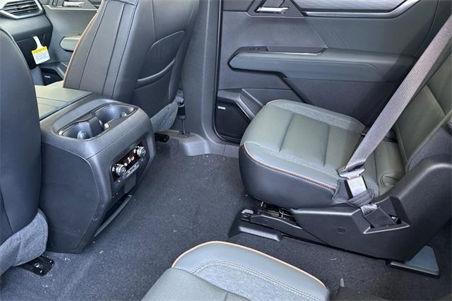2025 GMC Acadia Vehicle Photo in ELK GROVE, CA 95757-8703