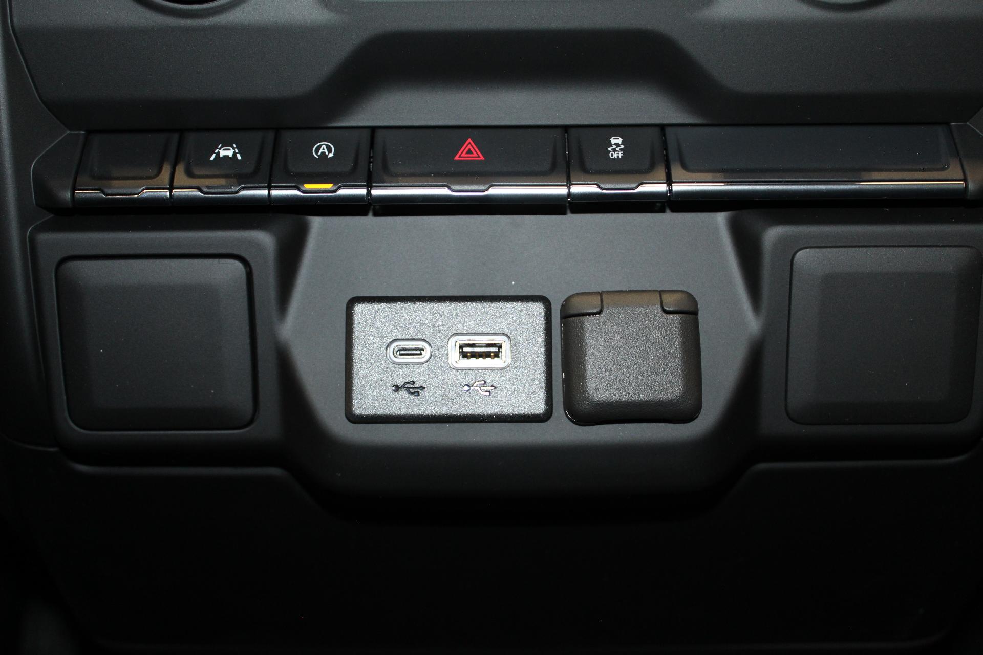 2025 Chevrolet Silverado 1500 Vehicle Photo in NORTHAMPTON, MA 01060-1120