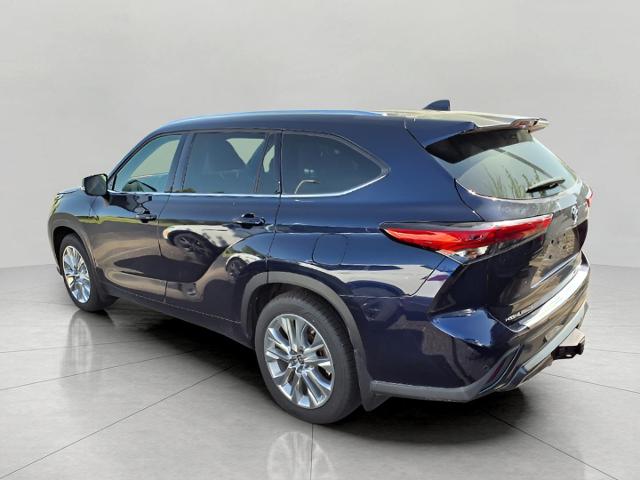 2022 Toyota Highlander Vehicle Photo in Oshkosh, WI 54904