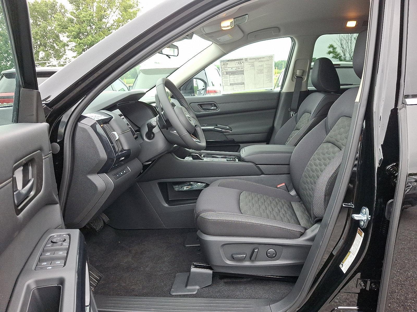 2025 Nissan Pathfinder Vehicle Photo in Mechanicsburg, PA 17050-2306