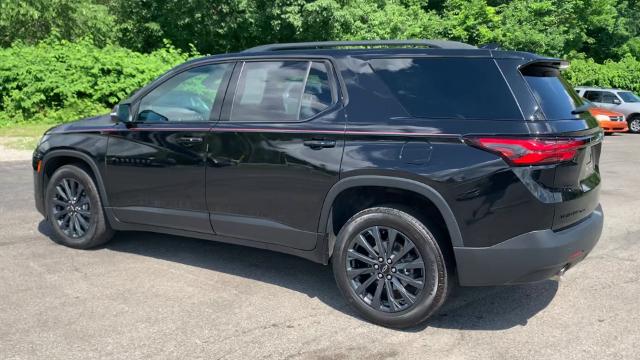 2022 Chevrolet Traverse Vehicle Photo in MOON TOWNSHIP, PA 15108-2571