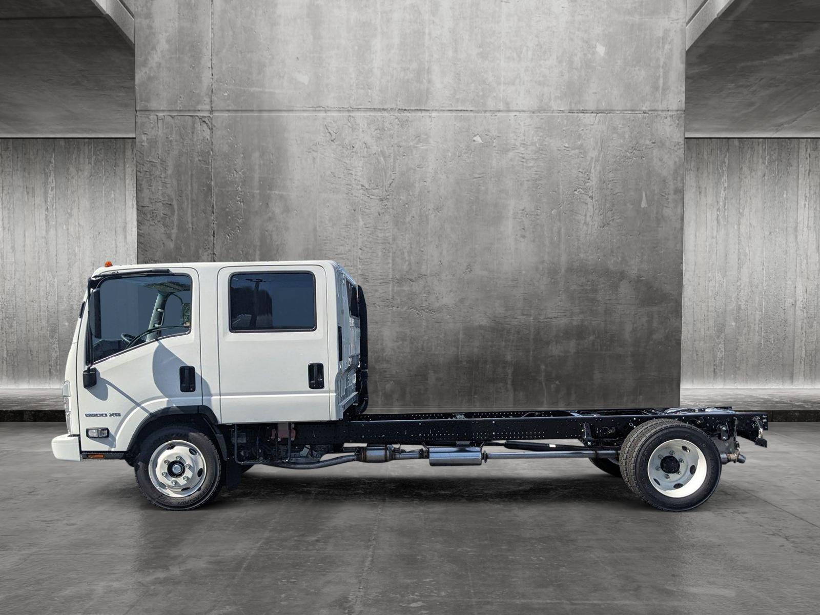 2025 Chevrolet Low Cab Forward 5500 XG Vehicle Photo in GREENACRES, FL 33463-3207