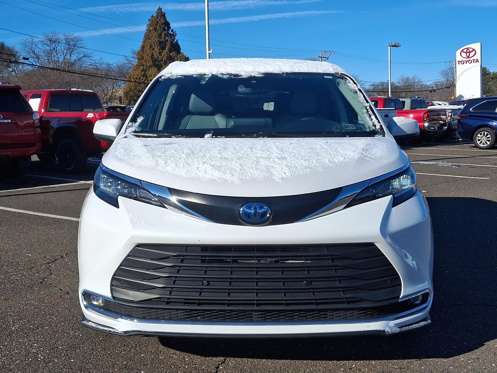 2023 Toyota Sienna Vehicle Photo in Trevose, PA 19053