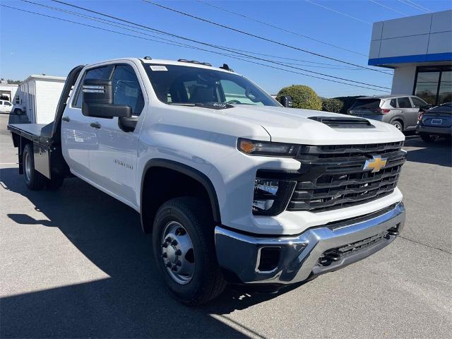 2025 Chevrolet Silverado 3500 HD Chassis Cab Vehicle Photo in ALCOA, TN 37701-3235