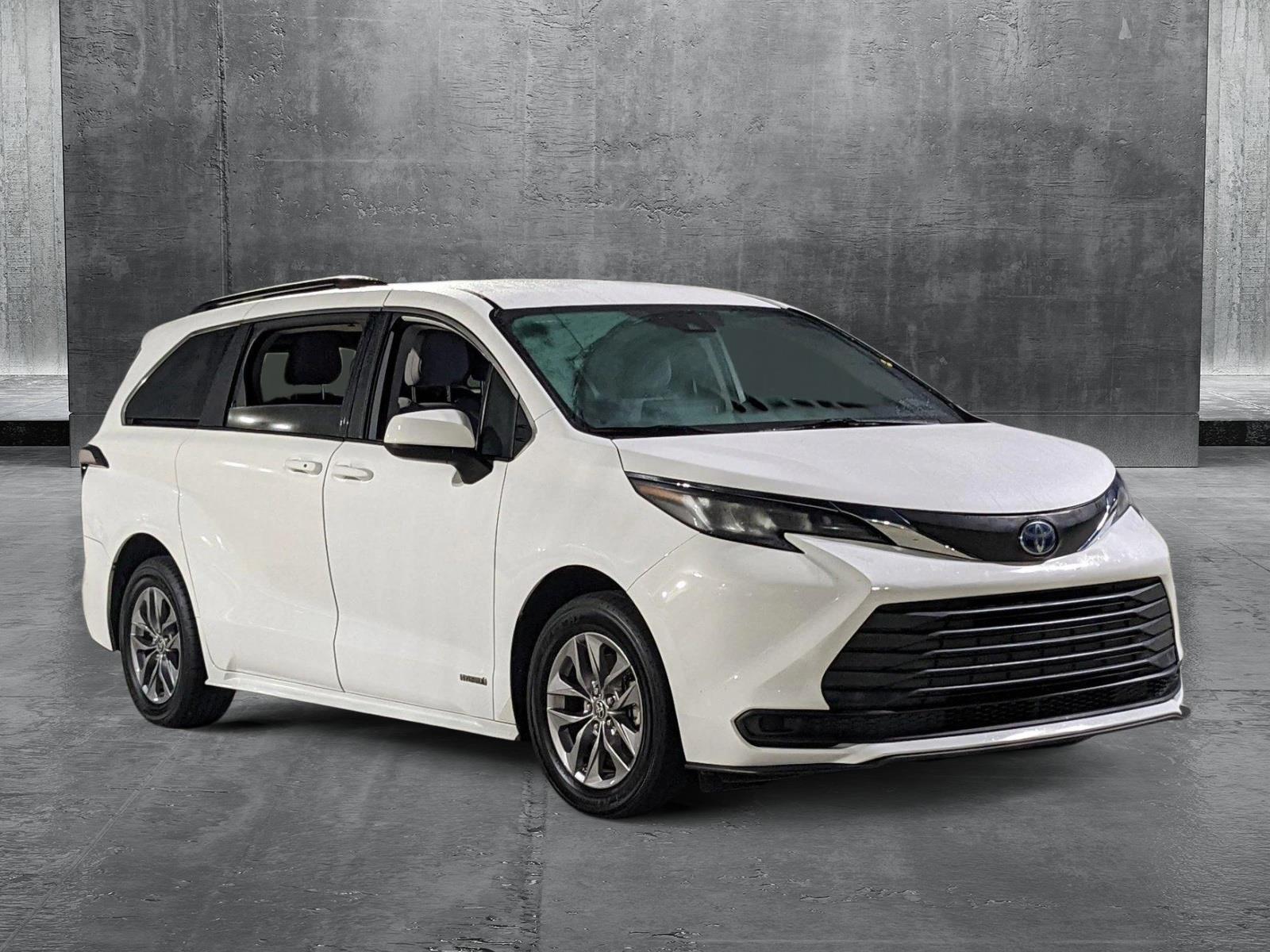 2021 Toyota Sienna Vehicle Photo in Davie, FL 33331