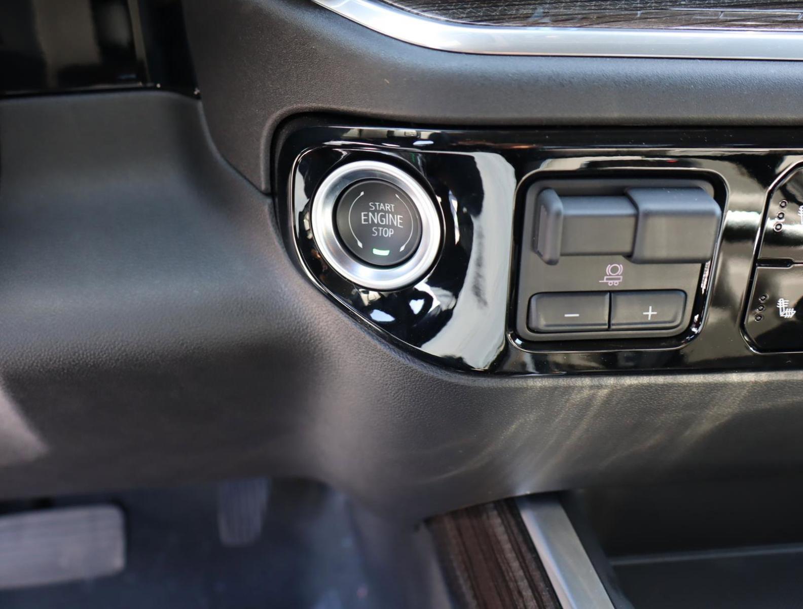 2025 Chevrolet Silverado 1500 Vehicle Photo in LOS ANGELES, CA 90007-3794