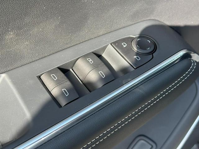 2025 GMC Acadia Vehicle Photo in COLUMBIA, MO 65203-3903