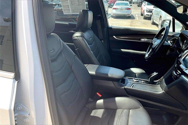 2024 Cadillac XT6 Vehicle Photo in TOPEKA, KS 66609-0000