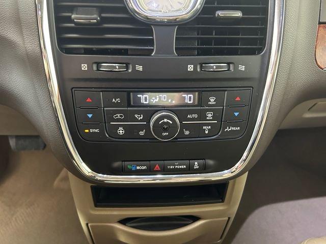 2016 Chrysler Town & Country Vehicle Photo in MEDINA, OH 44256-9631