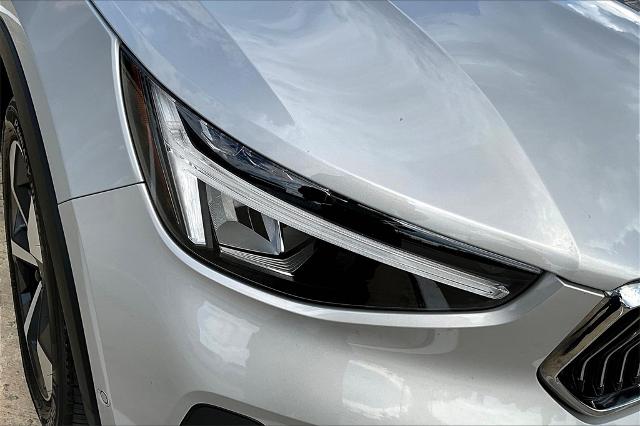 2025 Volvo XC40 Vehicle Photo in Houston, TX 77007