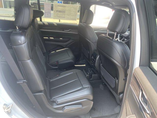 2025 Jeep Grand Cherokee L Vehicle Photo in Doylsetown, PA 18901
