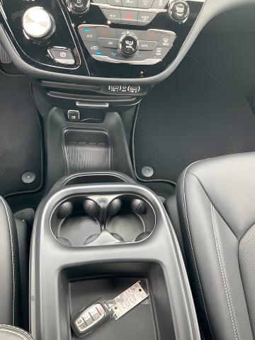 2025 Chrysler Pacifica Vehicle Photo in Kaukauna, WI 54130