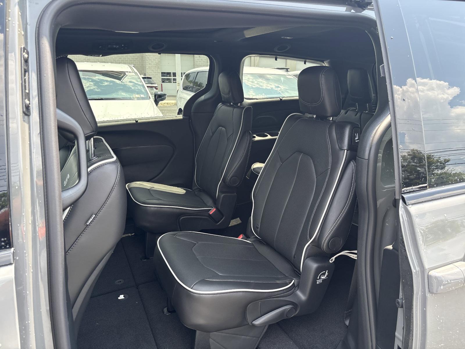 2025 Chrysler Pacifica Vehicle Photo in Mechanicsburg, PA 17050-1707