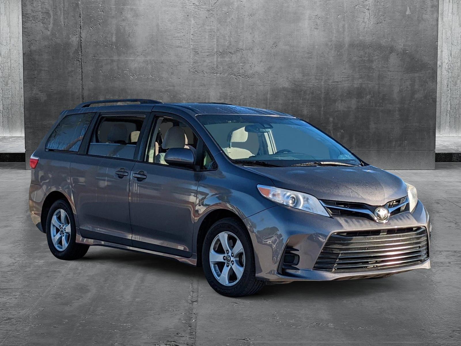 2020 Toyota Sienna Vehicle Photo in Davie, FL 33331