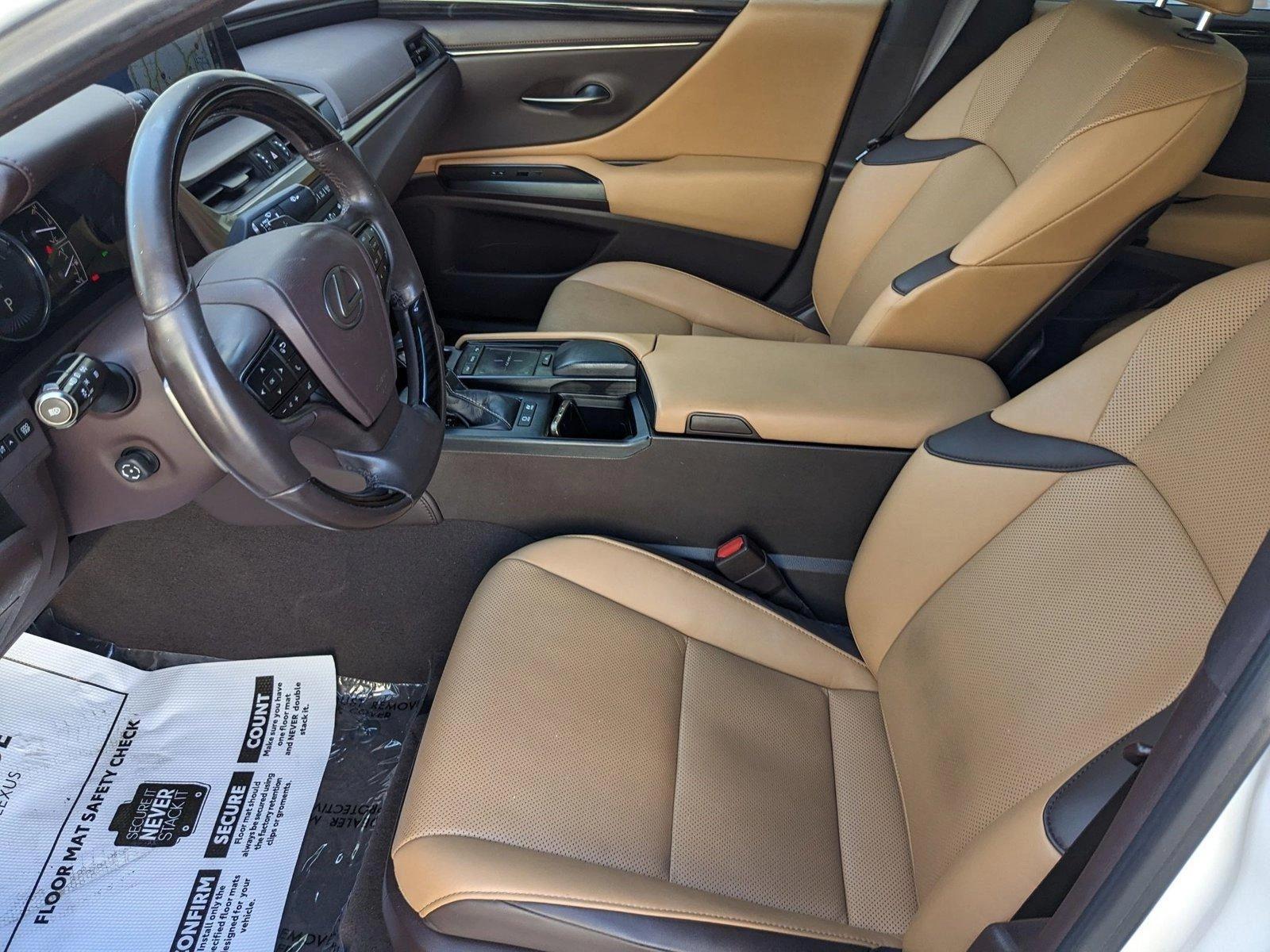 2019 Lexus ES 300h Vehicle Photo in Tampa, FL 33614