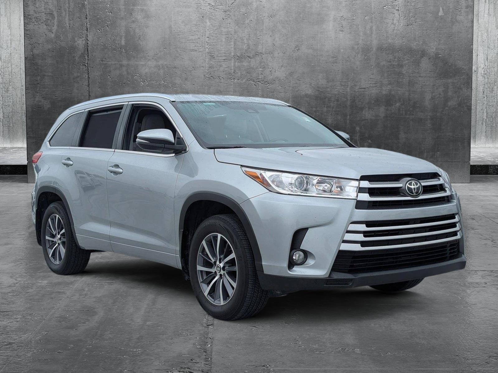 2017 Toyota Highlander Vehicle Photo in Ft. Myers, FL 33907