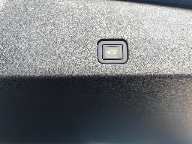 2024 Cadillac XT6 Vehicle Photo in GREEN BAY, WI 54303-3330