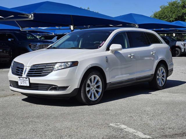 2017 Lincoln MKT Vehicle Photo in DENTON, TX 76210-9321