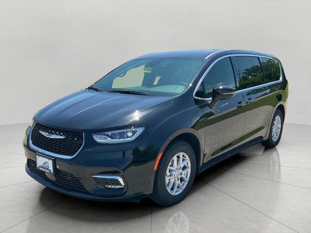 2025 Chrysler Pacifica Vehicle Photo in Kaukauna, WI 54130