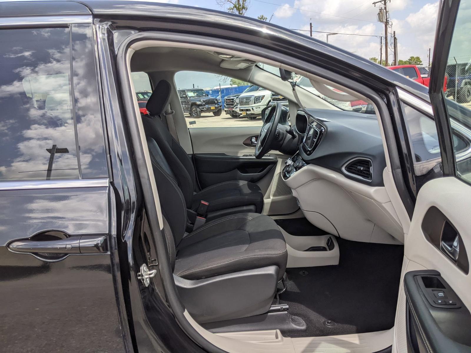 2023 Chrysler Voyager Vehicle Photo in Seguin, TX 78155