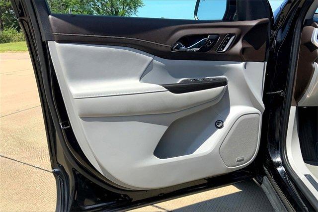 2023 GMC Acadia Vehicle Photo in TOPEKA, KS 66609-0000