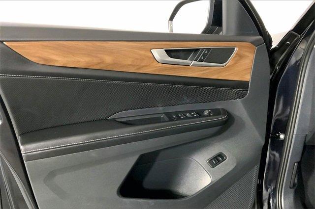 2024 Volkswagen Atlas Vehicle Photo in INDEPENDENCE, MO 64055-1314
