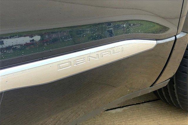 2023 GMC Acadia Vehicle Photo in TOPEKA, KS 66609-0000