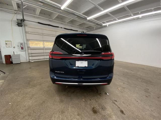 2022 Chrysler Pacifica Vehicle Photo in PORTLAND, OR 97225-3518