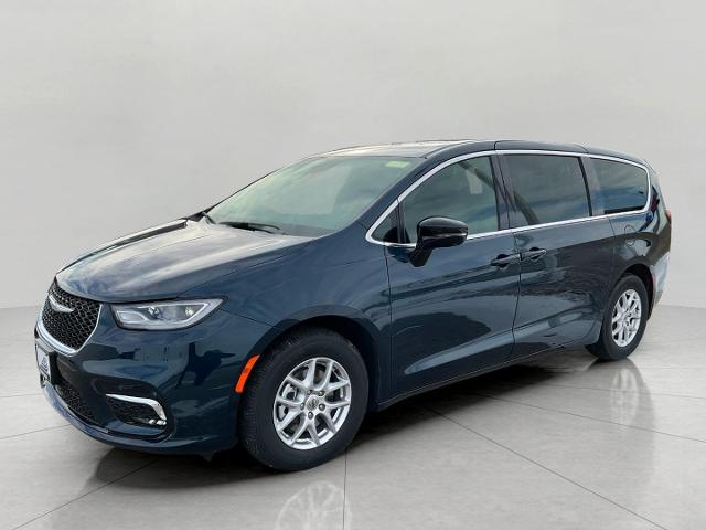 2025 Chrysler Pacifica Vehicle Photo in Kaukauna, WI 54130