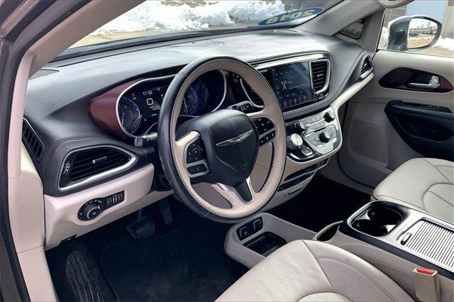 2018 Chrysler Pacifica Vehicle Photo in KANSAS CITY, MO 64114-4502