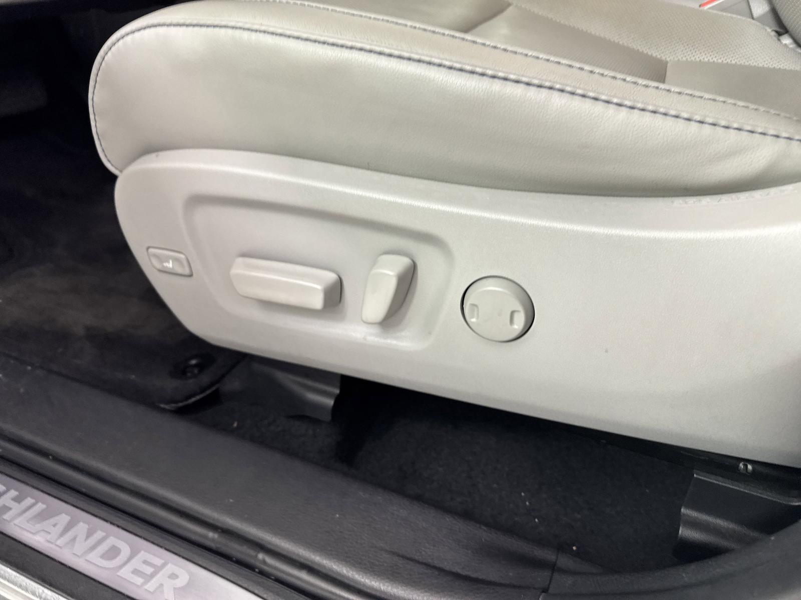2019 Toyota Highlander Vehicle Photo in GEORGETOWN, TX 78626-7508